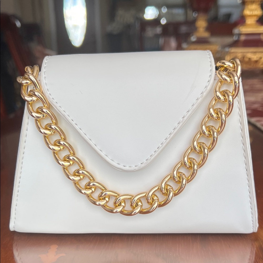NWOT PrettyLittleThing Cream Mini Bag W/ Gold Chain Handle Magnetic Snap Closure